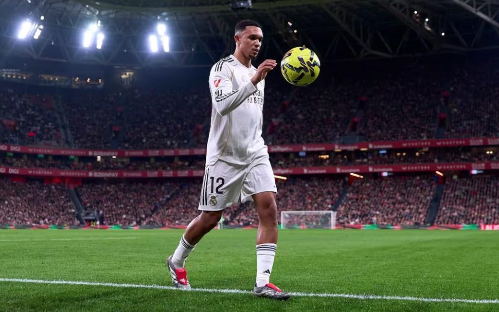 球友会-阿斯：皇马高度信任阿诺德，阿韦洛亚和他谈话是传达支持